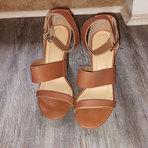 Wild Diva Lounge brown ankle strap 4" heel Sz 9 - Picture 2 of 8